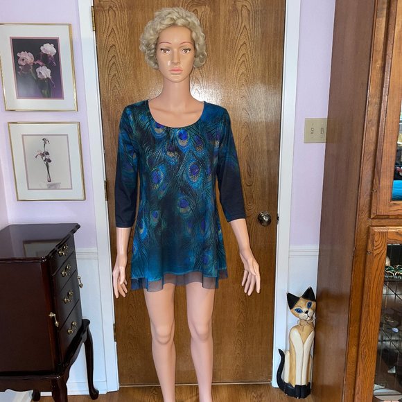 Versatile Peacock Tunic - Picture 2 of 9